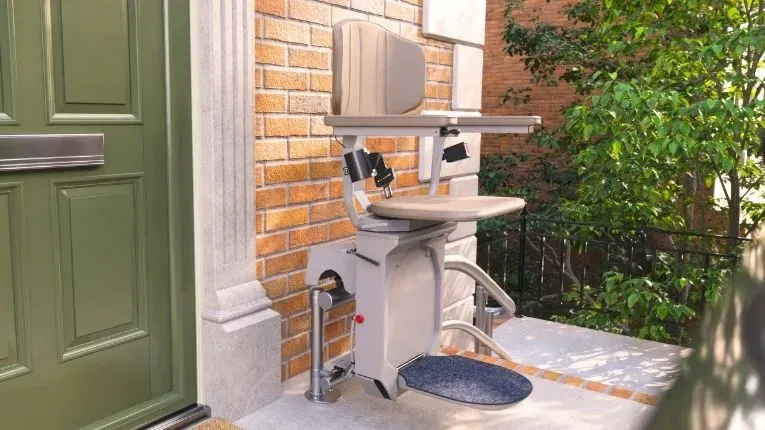 imgi_16_bruno-eliva-curved-outdoor-stair-lift-765x430-2
